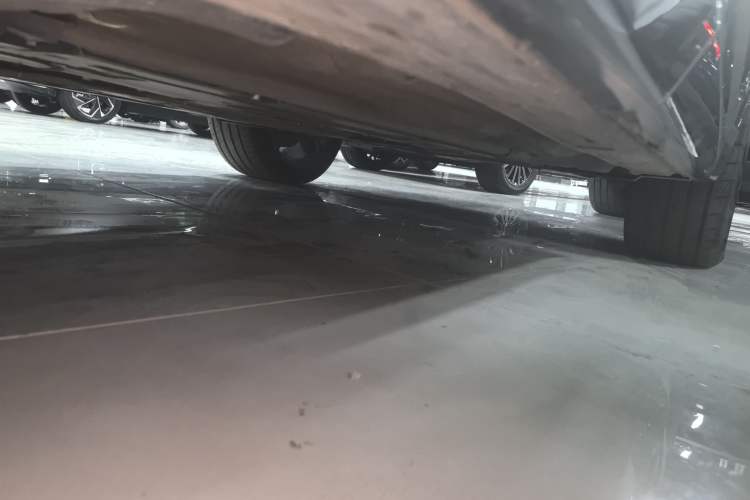 Used Lynk & Co 09 EM-P 2021 2.0T PHEV Halo Six-Seater Right Side Sill