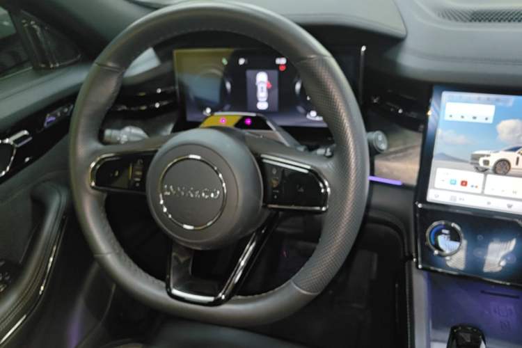 Used Lynk & Co 09 EM-P 2021 2.0T PHEV Halo Six-Seater Steering Wheel
