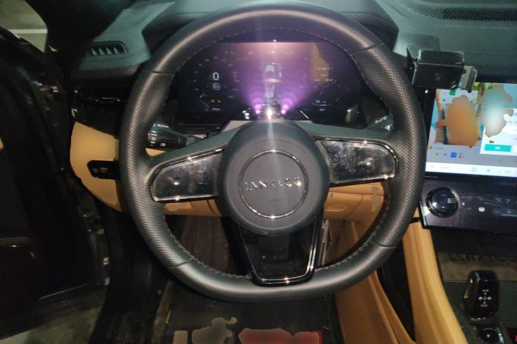 Used Lynk & Co 09 EM-P 2021 2.0T PHEV Halo Six-Seater Steering Wheel