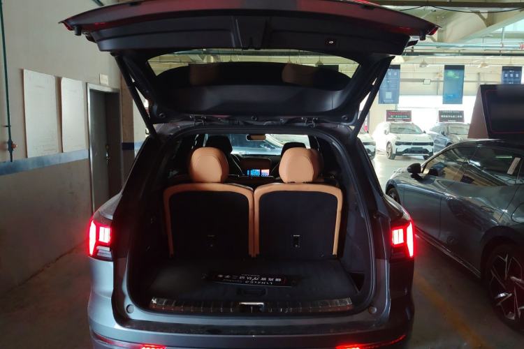 Used Lynk & Co 09 EM-P 2021 2.0T PHEV Halo Six-Seater Trunk