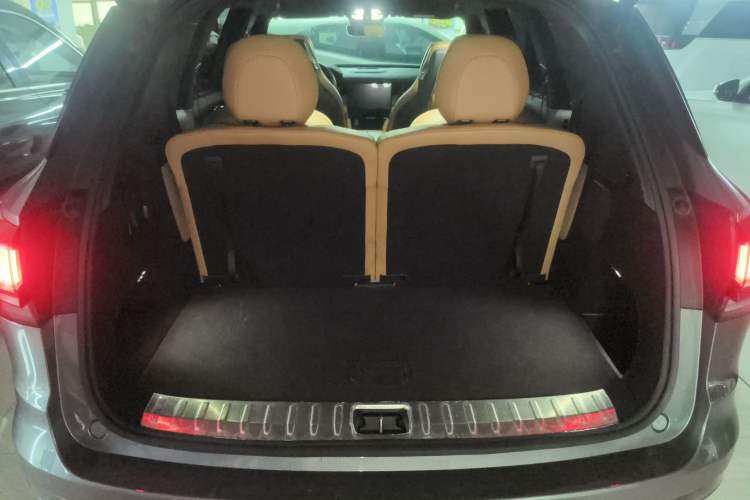 Used Lynk & Co 09 EM-P 2021 2.0T PHEV Halo Six-Seater Trunk