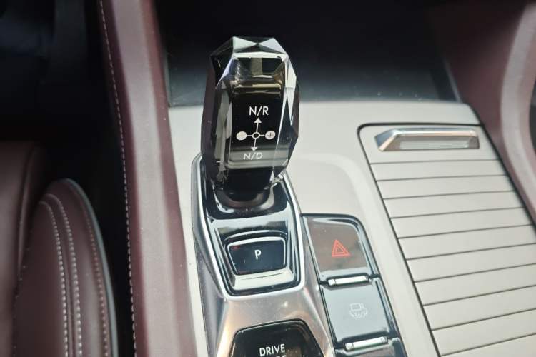 Used Lynk & Co 09 EM-P 2021 2.0T PHEV Ultra Six-Seater Gear Lever