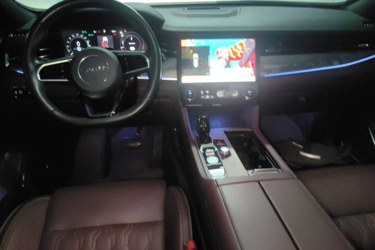 Used Lynk & Co 09 EM-P 2021 2.0T PHEV Ultra Six-Seater Center Console