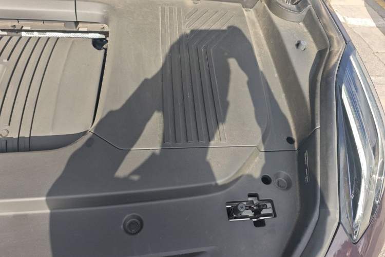Used Lynk & Co 09 EM-P 2021 2.0T PHEV Ultra Six-Seater Engine Bay Left