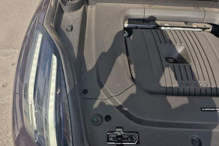 Used Lynk & Co 09 EM-P 2021 2.0T PHEV Ultra Six-Seater Engine Bay Right
