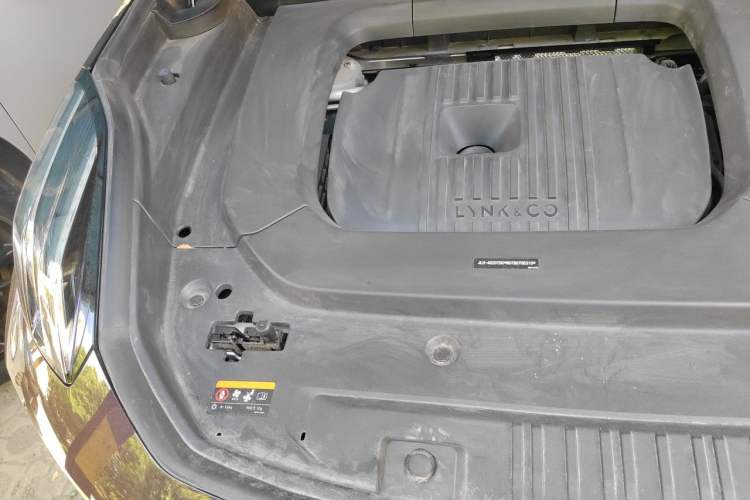 Used Lynk & Co 09 EM-P 2021 2.0T PHEV Ultra Six-Seater Engine Bay Right