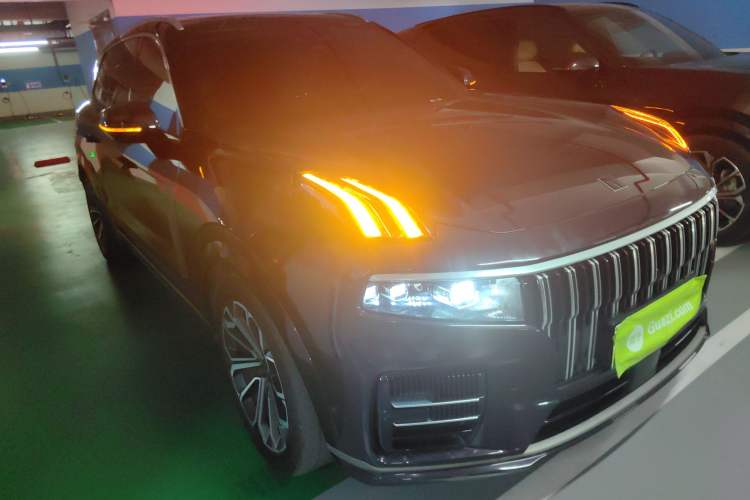 Used Lynk & Co 09 EM-P 2021 2.0T PHEV Ultra Six-Seater Front Right 45 Deg