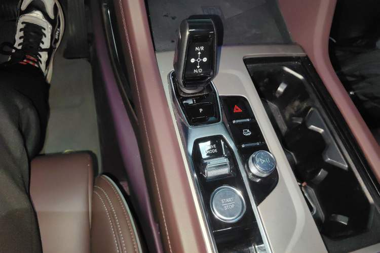 Used Lynk & Co 09 EM-P 2021 2.0T PHEV Ultra Six-Seater Gear Lever