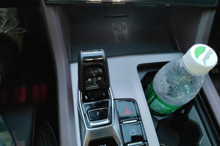 Used Lynk & Co 09 EM-P 2021 2.0T PHEV Ultra Six-Seater Gear Lever