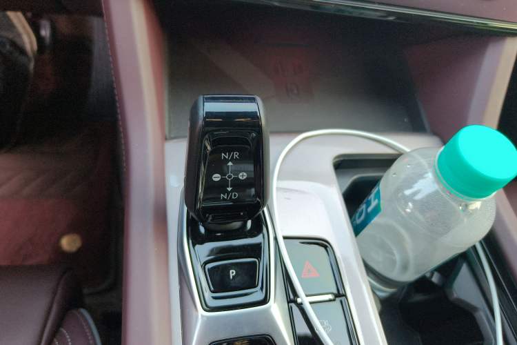 Used Lynk & Co 09 EM-P 2021 2.0T PHEV Ultra Six-Seater Gear Lever