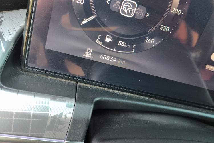 Used Lynk & Co 09 EM-P 2021 2.0T PHEV Ultra 7-Seater Odometer Close Up