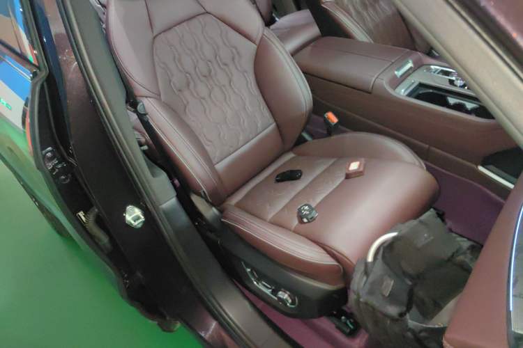Used Lynk & Co 09 EM-P 2021 2.0T PHEV Ultra Six-Seater Right Front Seat