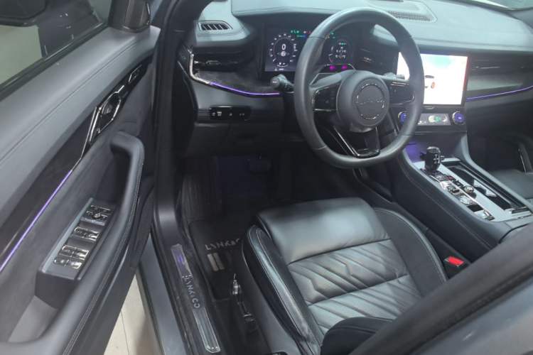 Used Lynk & Co 09 EM-P 2021 2.0T PHEV Halo Six-Seater Driver Seat