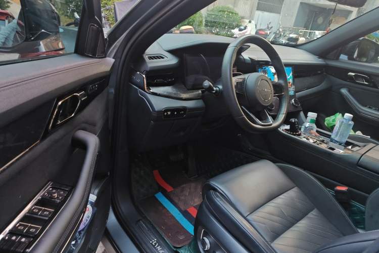 Used Lynk & Co 09 EM-P 2021 2.0T PHEV Halo Six-Seater Driver Seat