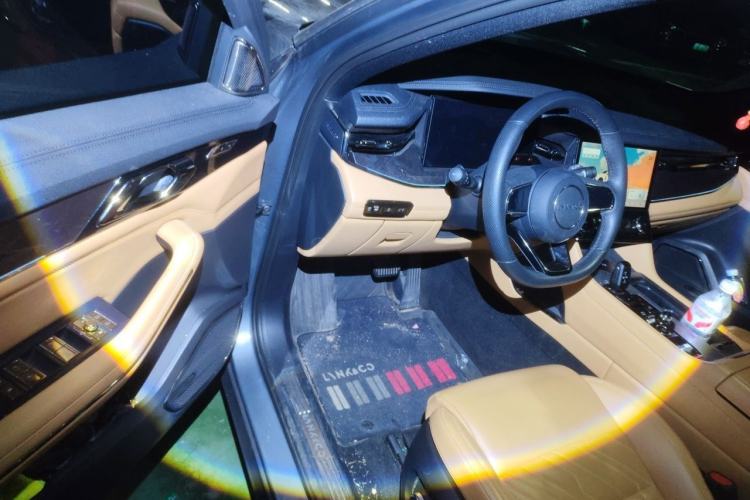 Used Lynk & Co 09 EM-P 2021 2.0T PHEV Halo Six-Seater Driver Seat