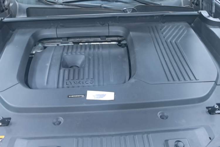 Used Lynk & Co 09 EM-P 2021 2.0T PHEV Halo Six-Seater Engine Bay