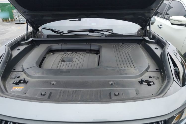 Used Lynk & Co 09 EM-P 2021 2.0T PHEV Halo Six-Seater Engine Bay