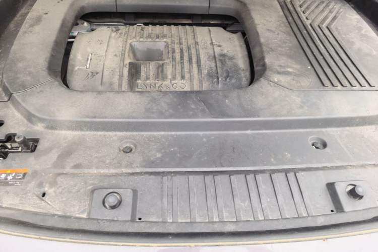 Used Lynk & Co 09 EM-P 2021 2.0T PHEV Pro Six-Seater Engine Bay