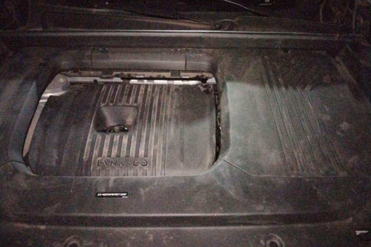 Used Lynk & Co 09 EM-P 2021 2.0T PHEV Halo Six-Seater Engine Bay