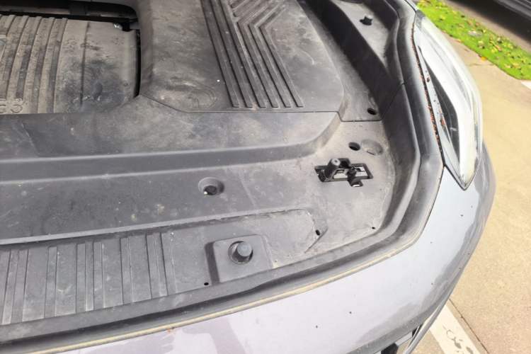 Used Lynk & Co 09 EM-P 2021 2.0T PHEV Pro Six-Seater Engine Bay Left