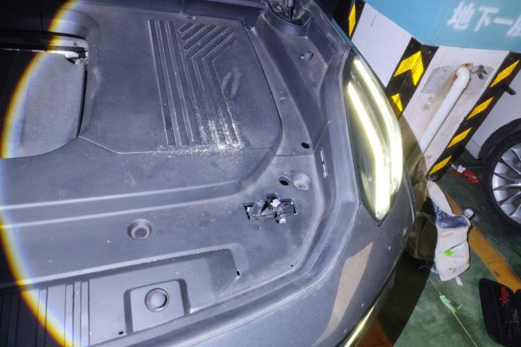 Used Lynk & Co 09 EM-P 2021 2.0T PHEV Halo Six-Seater Engine Bay Left