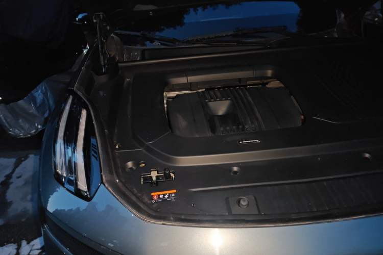 Used Lynk & Co 09 EM-P 2021 2.0T PHEV Halo Six-Seater Engine Bay Right