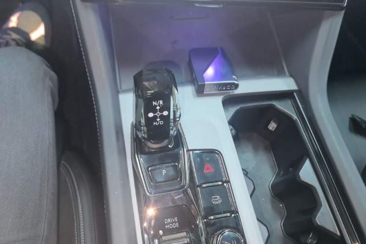 Used Lynk & Co 09 EM-P 2021 2.0T PHEV Halo Six-Seater Gear Lever