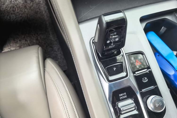 Used Lynk & Co 09 EM-P 2021 2.0T PHEV Pro Six-Seater Gear Lever