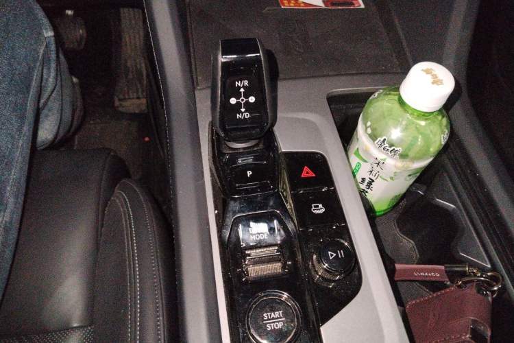 Used Lynk & Co 09 EM-P 2021 2.0T PHEV Halo Six-Seater Gear Lever