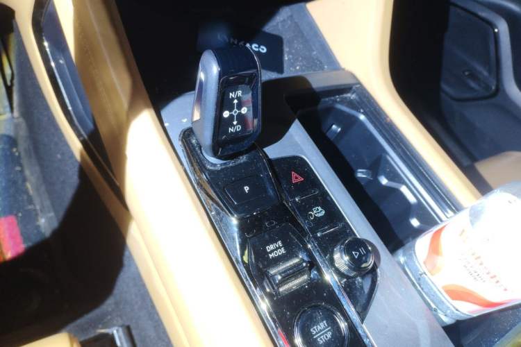 Used Lynk & Co 09 EM-P 2021 2.0T PHEV Halo Six-Seater Gear Lever