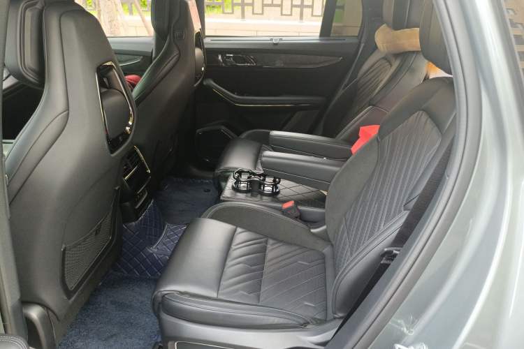 Used Lynk & Co 09 EM-P 2021 2.0T PHEV Halo Six-Seater Interior 4