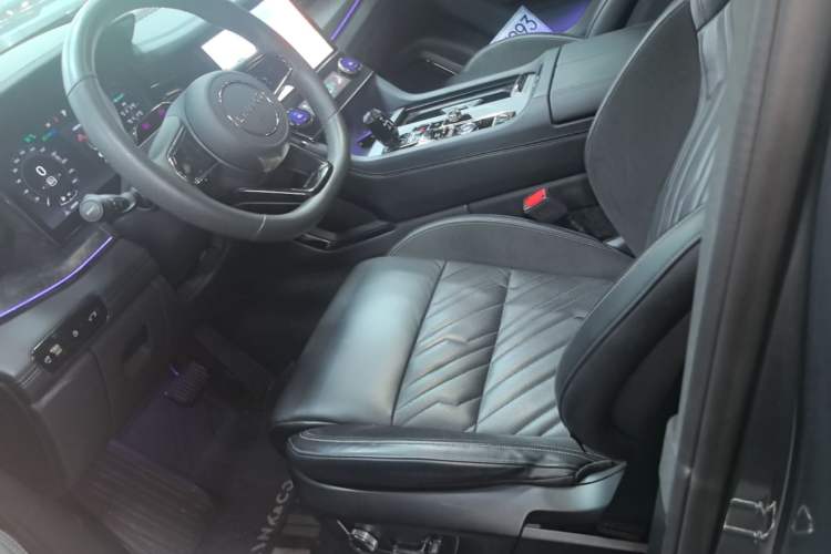 Used Lynk & Co 09 EM-P 2021 2.0T PHEV Halo Six-Seater Left Front Seat