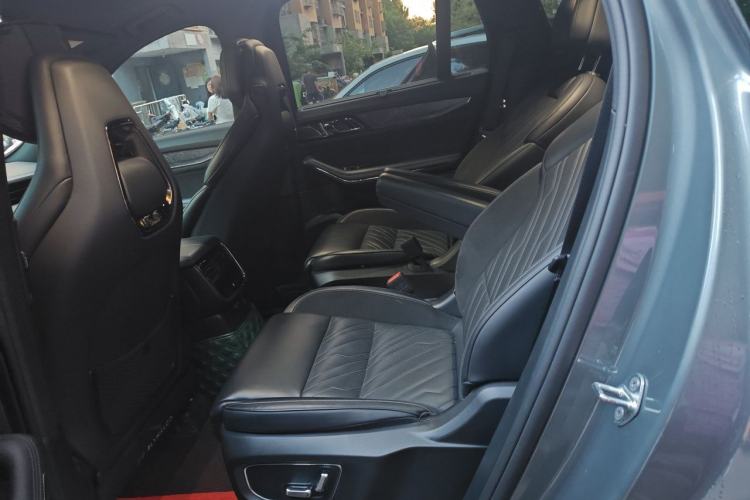Used Lynk & Co 09 EM-P 2021 2.0T PHEV Halo Six-Seater Left Rear Seat