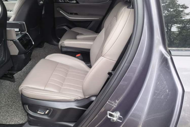 Used Lynk & Co 09 EM-P 2021 2.0T PHEV Pro Six-Seater Left Rear Seat