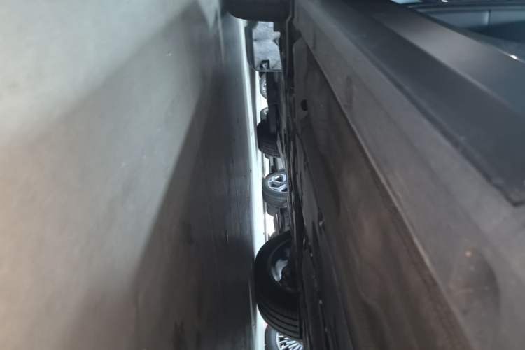 Used Lynk & Co 09 EM-P 2021 2.0T PHEV Halo Six-Seater Left Side Sill