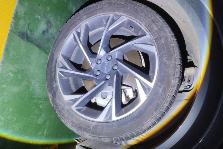 Used Lynk & Co 09 EM-P 2021 2.0T PHEV Halo Six-Seater Right Front Wheel Hub
