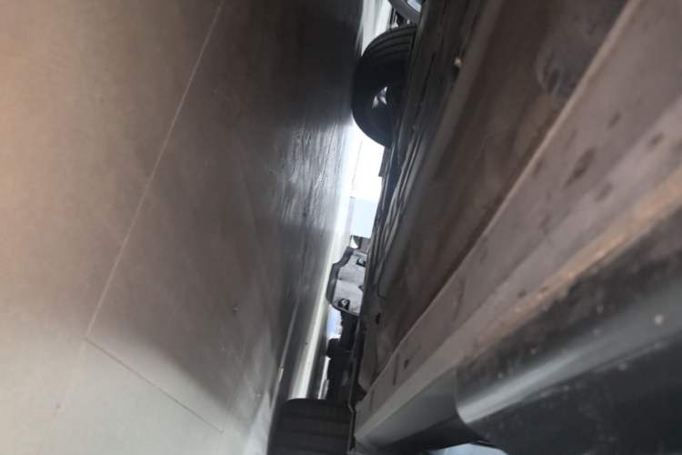 Used Lynk & Co 09 EM-P 2021 2.0T PHEV Halo Six-Seater Right Side Sill
