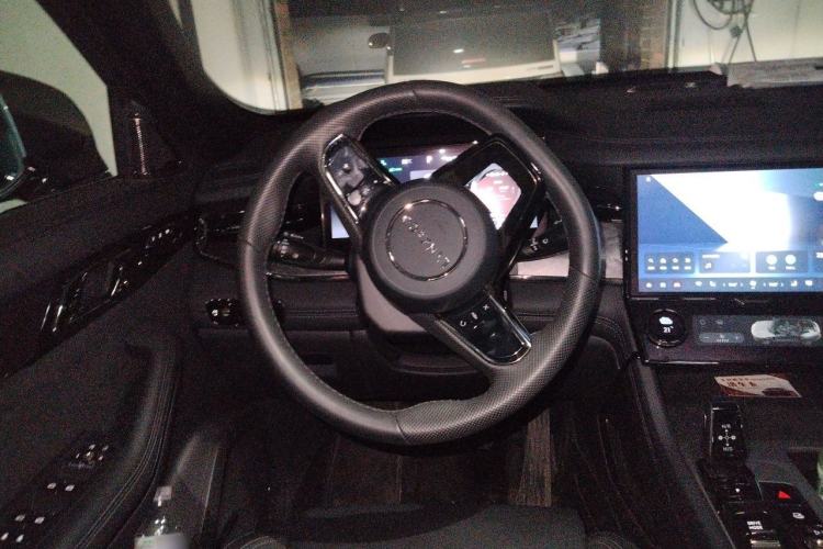 Used Lynk & Co 09 EM-P 2021 2.0T PHEV Halo Six-Seater Steering Wheel