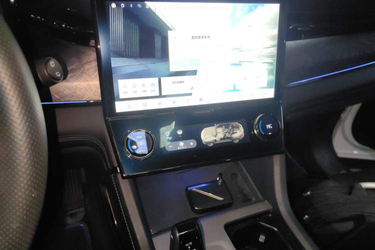 Used Lynk & Co 09 EM-P 2021 2.0T PHEV Halo Six-Seater Audio And AC Panel