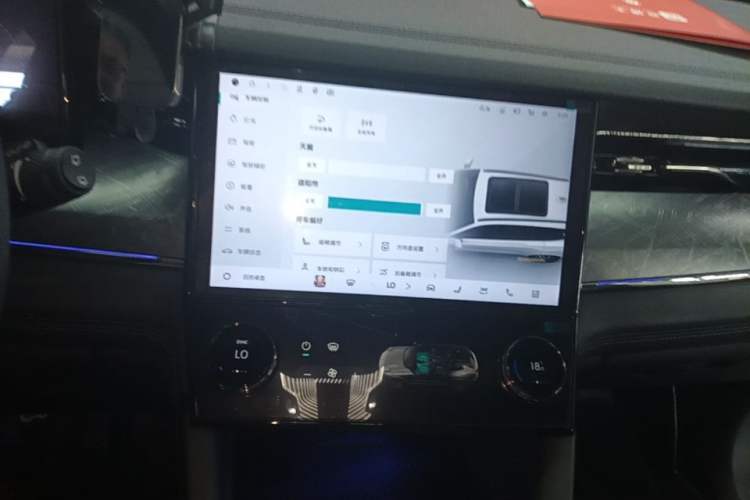 Used Lynk & Co 09 EM-P 2021 2.0T PHEV Halo Six-Seater Audio And AC Panel