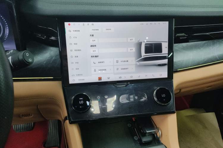 Used Lynk & Co 09 EM-P 2021 2.0T PHEV Halo Six-Seater Audio And AC Panel