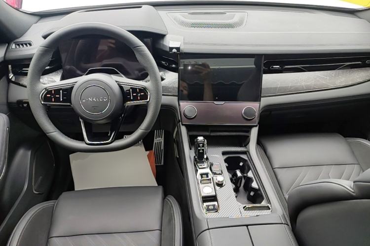 Used Lynk & Co 09 EM-P 2021 2.0T PHEV Halo Seven-Seater Center Console