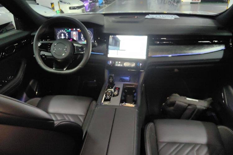 Used Lynk & Co 09 EM-P 2021 2.0T PHEV Halo Six-Seater Center Console
