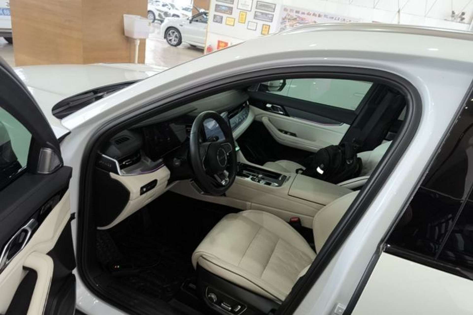 Used Lynk & Co 09 EM-P 2021 2.0T PHEV Ultra Six-Seater Driver Seat