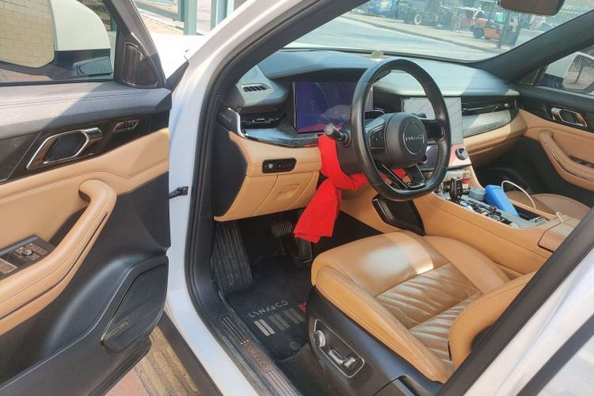 Used Lynk & Co 09 EM-P 2021 2.0T PHEV Halo Six-Seater Driver Seat