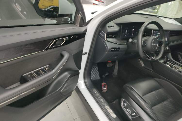 Used Lynk & Co 09 EM-P 2021 2.0T PHEV Halo Six-Seater Driver Seat