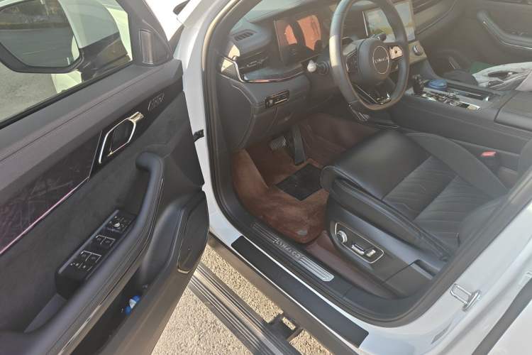 Used Lynk & Co 09 EM-P 2021 2.0T PHEV Halo Six-Seater Driver Seat