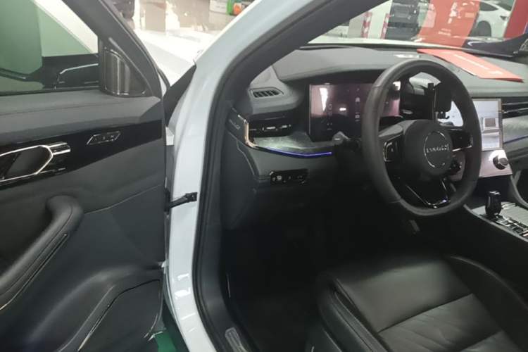 Used Lynk & Co 09 EM-P 2021 2.0T PHEV Halo Six-Seater Driver Seat