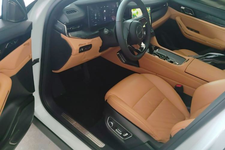 Used Lynk & Co 09 EM-P 2021 2.0T PHEV Halo Six-Seater Driver Seat