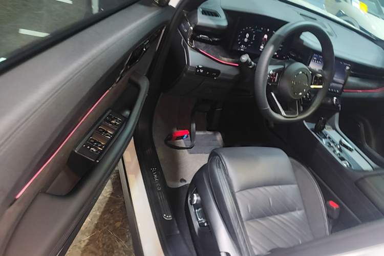 Used Lynk & Co 09 EM-P 2021 2.0T PHEV Halo Six-Seater Driver Seat
